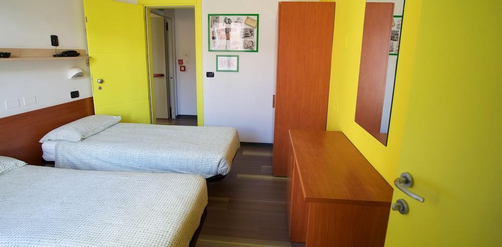 Morfeo - Young People (adults Only) Hotel 3*